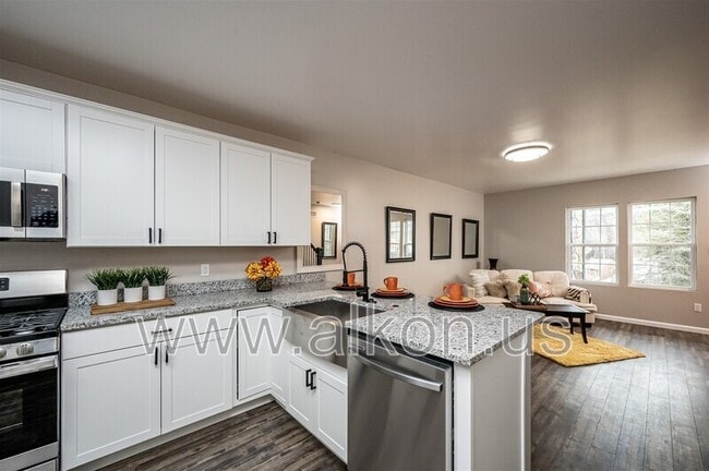 Building Photo - 554 Frayne St