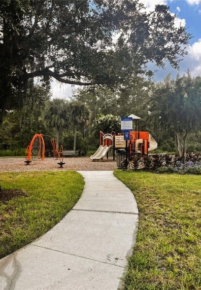 Building Photo - 10777 Garden Lily Dr