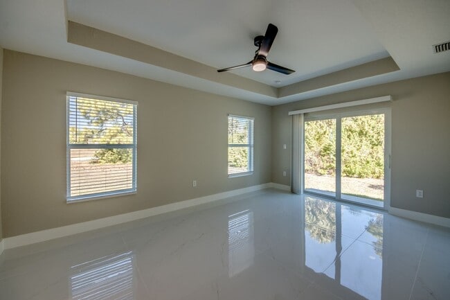 Building Photo - 3433 NE 11th Pl