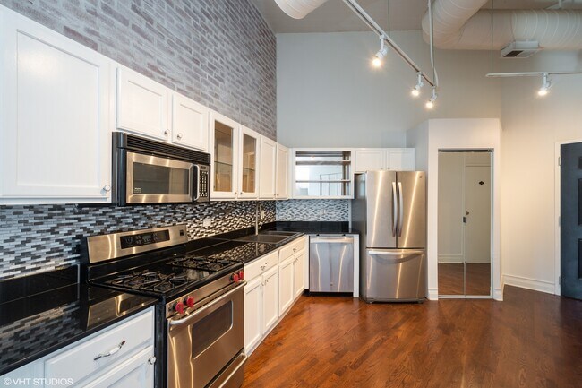 Building Photo - 1019 W Jackson Blvd