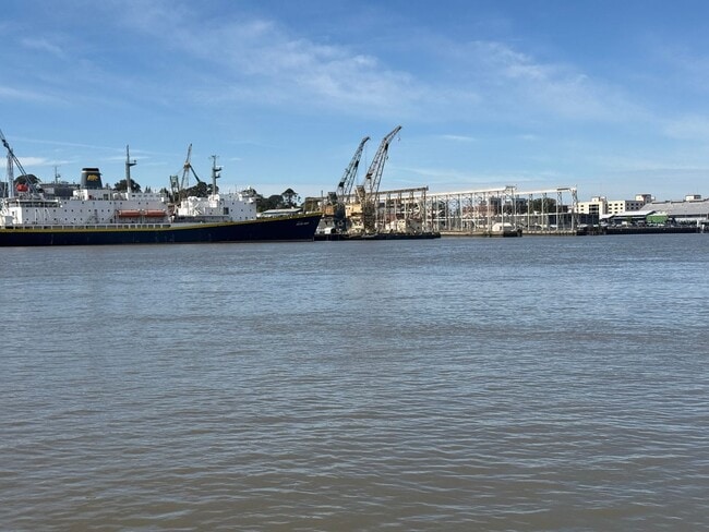 Building Photo - Mariners Landing Waterfront 2 Bed / 1 Bath Condo in Gated Community – Near Vallejo Ferry Building