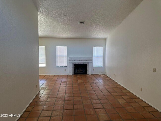 Building Photo - 3712 E Lavender Ln