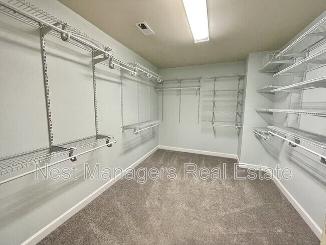 Building Photo - 3037 Eaglecrest Ln