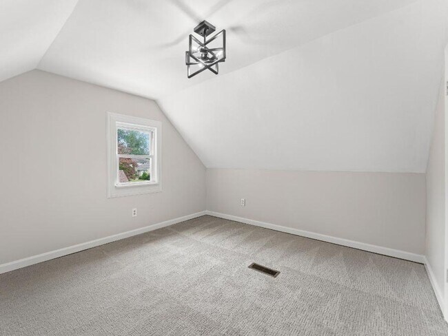 Building Photo - Beautifully Renovated 3-Bedroom, 1.5-Bath Home with Modern Kitchen & Driveway Parking in Mt. Ephr...