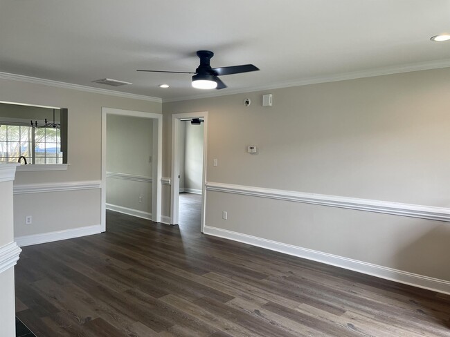 Building Photo - 2055 Cambria Dr