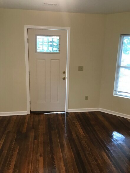 Building Photo - 201 W Locust St