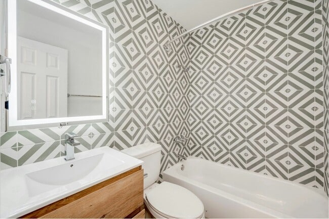 Building Photo - 905 Airoso Cove