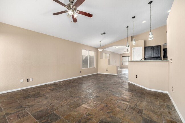 Building Photo - Charming 4-Bedroom Peoria Home with Private Pool – Great Location!