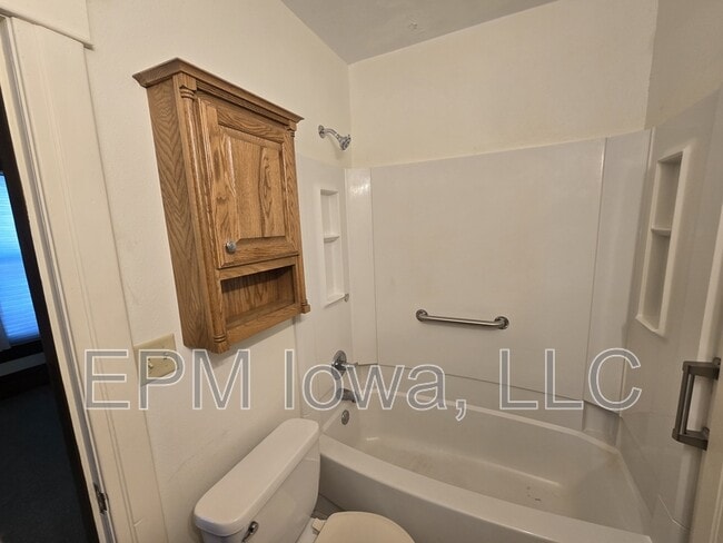 Building Photo - 212 Randall St