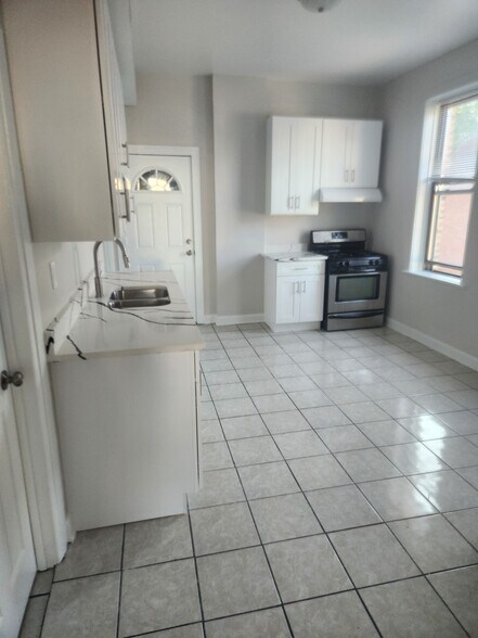 Kitchen - 2326 S Homan Ave