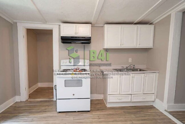 Building Photo - 705 Barnesville St
