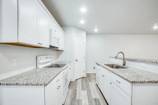 Building Photo - Spacious 3-Bedroom Duplex with Open Living Areas!