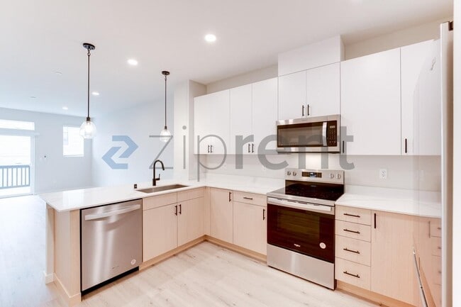 Building Photo - Unit A6
