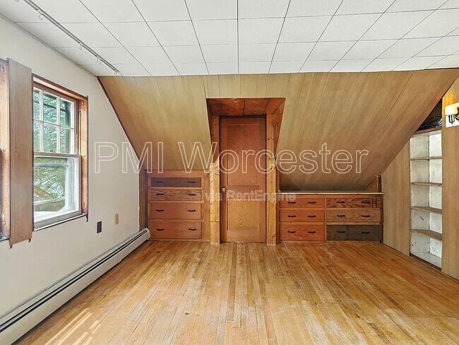 Building Photo - 178 Massasoit Rd