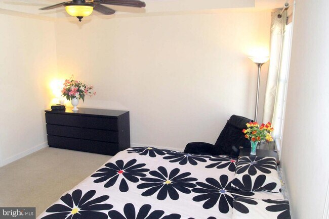 Building Photo - 623 Hurdle Mill Pl