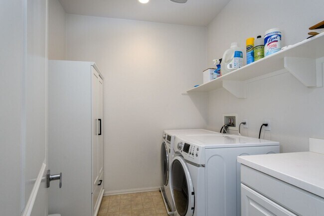 Building Photo - 2878 Menorca Cir