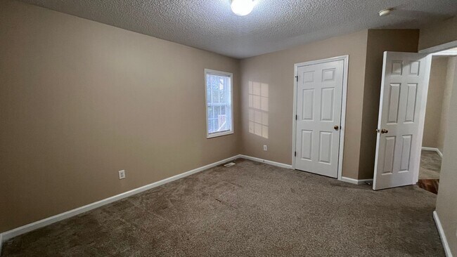 Building Photo - 212 Walnut Creek Dr