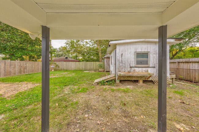 Building Photo - 309 Robbie St