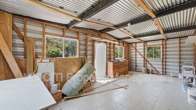 Building Photo - 701 Luehlfing Dr