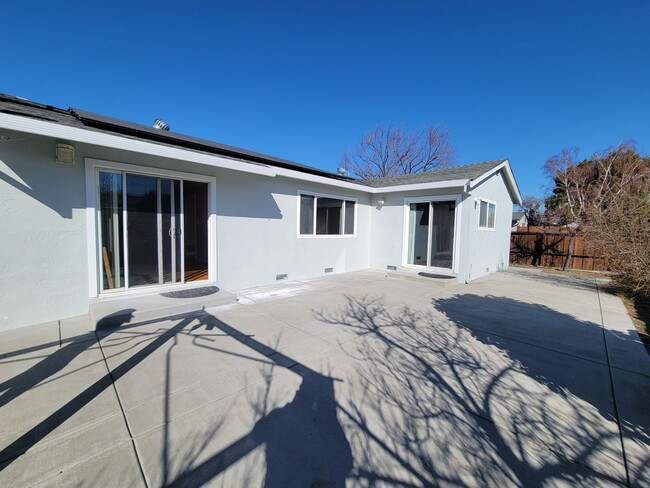 Building Photo - Remodeled 3 Bed House with Solar Panels. M...