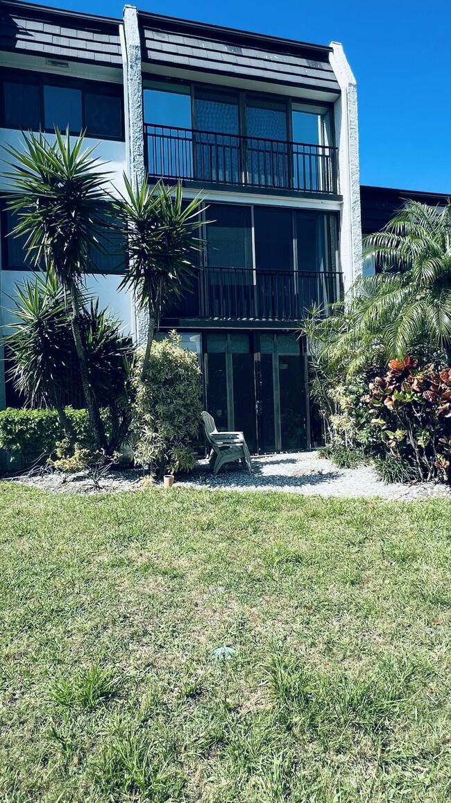 Building Photo - 4242 Deste Ct