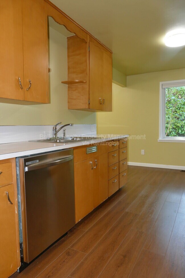 Building Photo - 2127 N 160th St