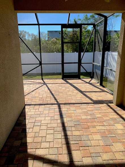 Screened in porch - 3437 Heron Island Dr