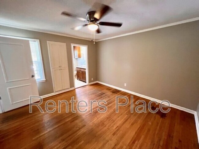 Building Photo - 3315 S Lewis Ave