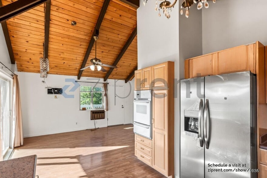 Building Photo - 10806 Hubbard Way