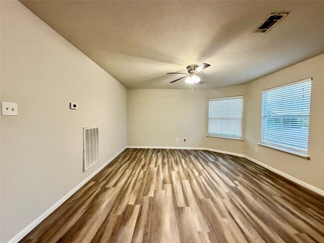 Building Photo - 6827 Autumn Thistle Dr