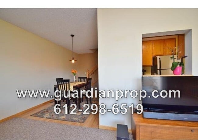 Building Photo - Rosemount Townhouse Available Now, Open Fl...