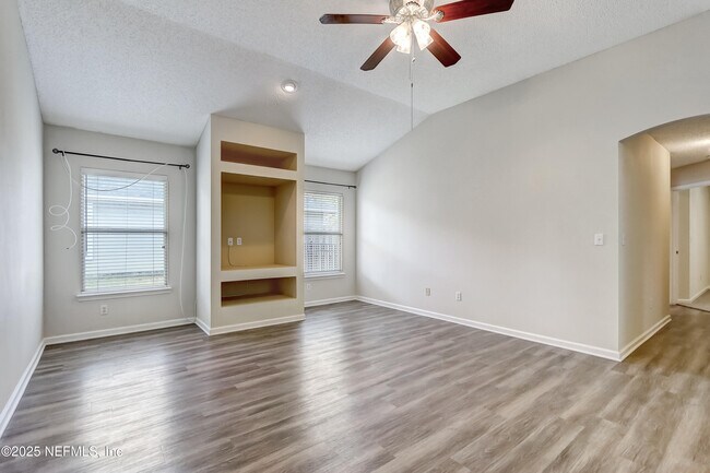 Building Photo - 749 Grand Parke Dr