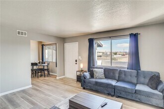 Building Photo - 644 Swan Dr