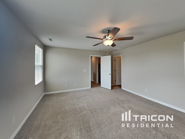 Building Photo - 3048 Dartmoor Pl