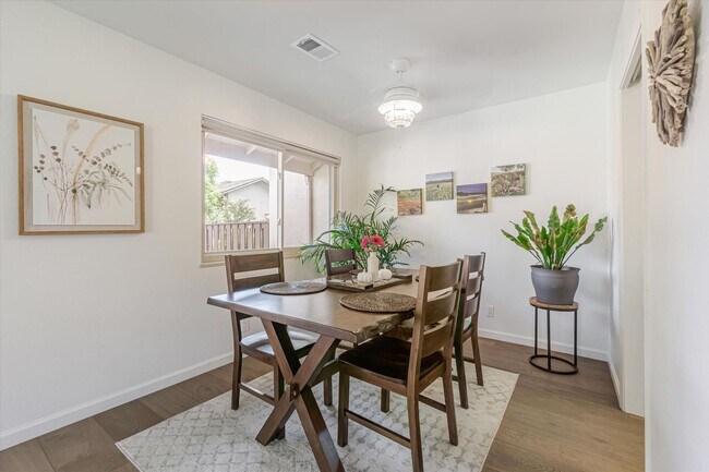 Building Photo - Freshly Renovated, End Unit Town-House Ava...