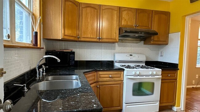 Building Photo - 189-44-189-43 43rd Rd