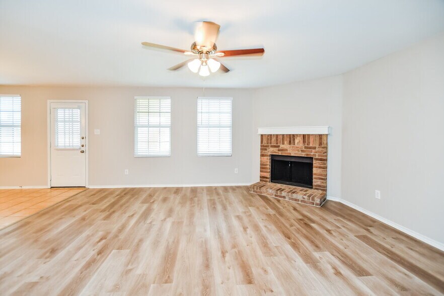 Building Photo - 1056 Bumble Bee Dr