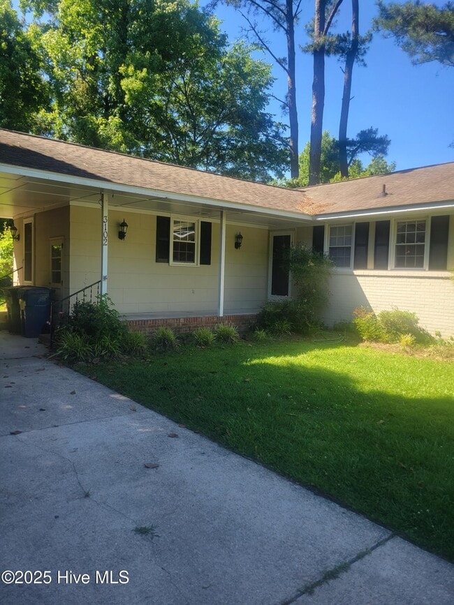 Building Photo - 3102 Northwoods Dr
