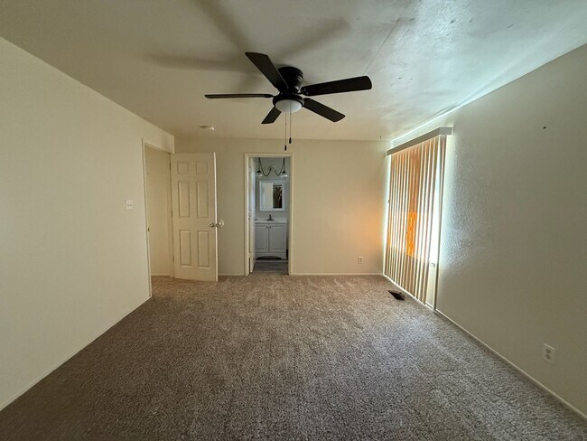 Building Photo - Adorable single story home in Sparks