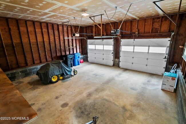 Building Photo - 773 Nutswamp Rd