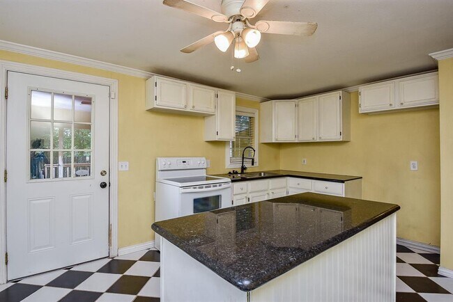 Building Photo - 1105 Avenue D