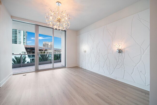 Building Photo - 5959 Collins Ave