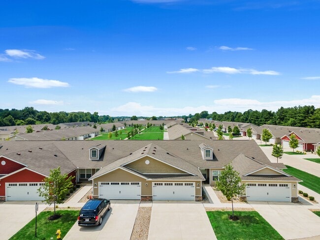 Building Photo - Redwood Blacklick
