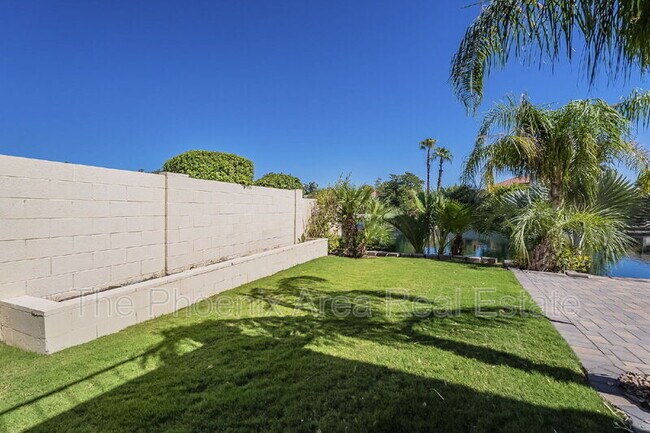 Building Photo - 3761 S Hawthorn Dr