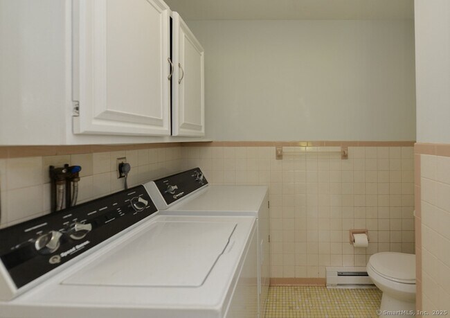 Building Photo - 62 Candlewood Lake Rd