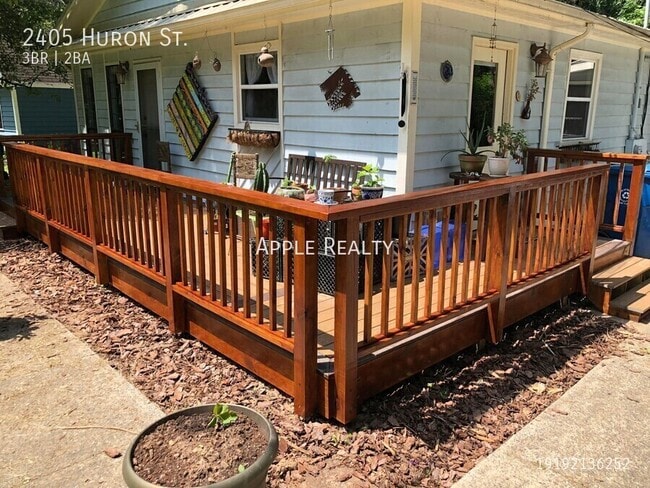 Primary Photo - 2405 Huron St