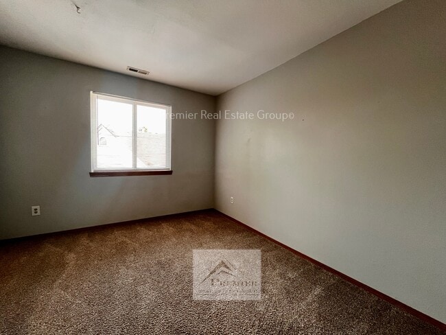 Building Photo - 1242 Firefly Cir