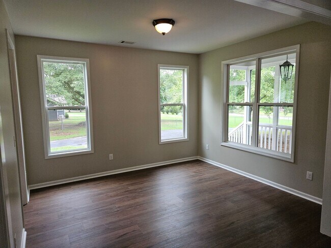 Building Photo - Spacious Hiram House on 1.37 Acres