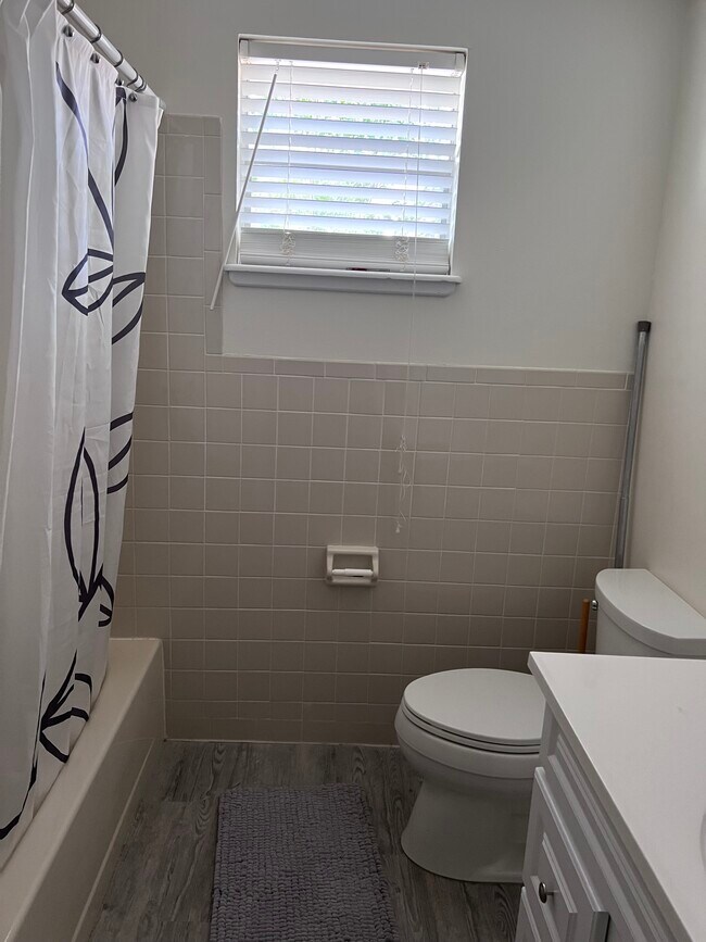 Building Photo - 1500 N Osceola Ave