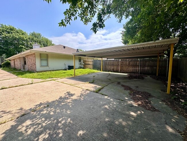 Building Photo - Arlington Duplex For Lease